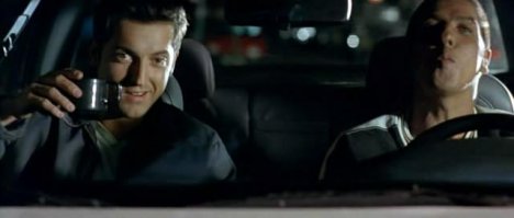 Иммигранты проникли в Англию в багажниках Maserati