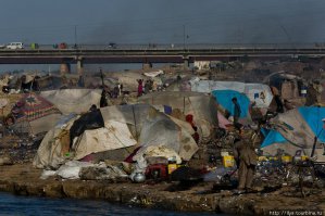 Просто они свиньи и разведут срач везде, видимо по странам своим скучают, где еще больший срач! Им дали нормальные условия, общежития с кондиционерами и водопроводом, что в их родных странах могут позволить себе только "элита" и еще и  зарплату в 10-20 раз больше, чем они бы зарабатывали на родине, а они и тут все засрали. Еще и преступность в стране от них высокая, да и вообще они дикие. Мне вообще не понятны такие посты. Может их в отели 5 звездочные селить и жопу им в туалете подтирать должны? Страна им дает возможность заработать на пропитание и помочь семьям, а то как их семьи живут на родине, это уже забота их родных стран. Квалифицированные рабочие живут совсем по другому, те же инженеры и врачи в разы больше в ОАЭ получают, чем в Москве и живут там в очень хороших условиях.