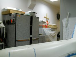 Всем скептикам, фон похож на тот что на фотографиях, сфоткал только что)))) Я никогда не брал чужие фотки без разрешения и за 15 лет работы фотографий моделей 
более чем.