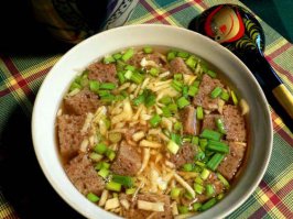 «Кушай тюрю, Яша!
Молочка-то нет!»
— «Где ж коровка наша?»
— «Увели, мой свет»
Барин для приплоду
Взял ее домой!"
Славно жить народу
На Руси святой!