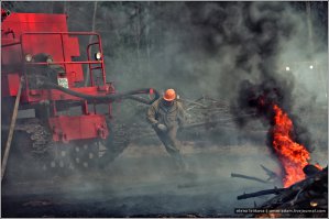 бред !
туда только бабла намыли и все... какая защита кабины водителя ? 
Как бы себя чувствовал водитель кабины -если этот костер бы горел ? 
и  в сплошном огне кто полезет откручивать кран ? 
как выглядит защищенный от температуры трактор ? Заметь у него вся гидравлика тоже закрыта асбестом