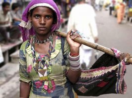 я пару раз был в Индии, 90% женщин выгладят вот так, а красивые наверное где нибудь в Лондоне или в элитных районах Мумбаи живут!?