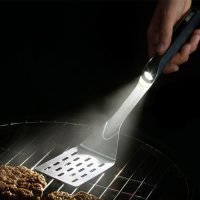 Если хочешь быть здоров, ешь один и в темноте. 
По ночам спать надо, а не жрать.