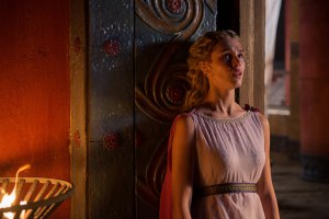 Роксанна МакКи (В Игре Престолов - Doreah)
Снималась  в сериалах и фильмах: 
1. Доминион (сериал, 2014 – ...)

2. Геракл: Начало легенды (2014)

3. Пустые слова (сериал, 2010 – 2012)

Ну и конечно же- Игра Престолов: