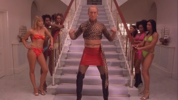 Чарльз Денс в Алиджи индахаус))))