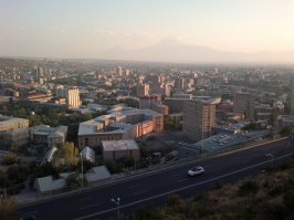 Знакомое место для фотографирования. И горизонт почти так же завален :)
Сентябрь 2011.