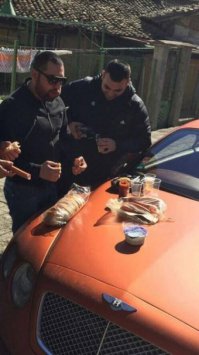 А на этой что не так? Остановились мужички перекусить и выпить по чуть чуть ))))))))))))))))))