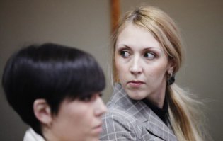 дык в жизни то не так.Или по твоему все старики ,инвалиды,или молодежь с дцп(у большинства из них от болезни лицо перекошено)-все злы?Или другой пример-гламурные парни и барышни на бмв все добры?Уж они то за своей внешностью следят да ещё как!Только если кого то из простолюдинов нечаянно переедут-то и не сядут даже за это.
Вот на фото пример-гляди какая иркутская  красавица.