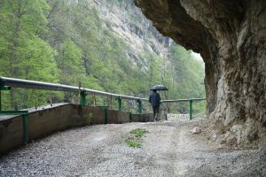 газ проходил и прорубали скалу для техники