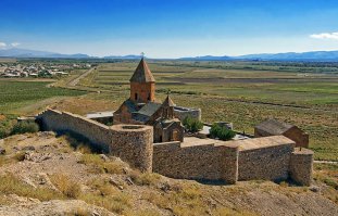 Армения - Турция (монастырь Хор Вирап со стороны Армении)