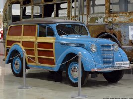 Скажу вам как родным: в раньшие времена люди больший толк знали в отделке кузовов ;) А то, шо щас хозяин клеит блестючками... Нет, этот хозяин - не голова