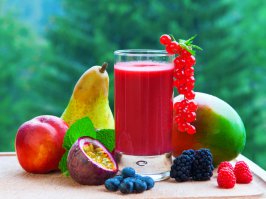 сок из смеси этих фруктов - кладовая витаминов и способствует хорошему обмену веществ