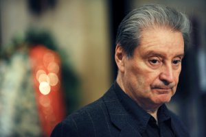 Есть в графском парке старый пруд. 
Там лилии цветут