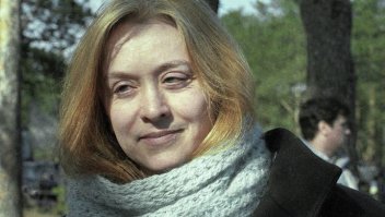 Есть в графском парке старый пруд. 
Там лилии цветут