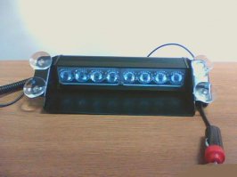 6.1.3 Проблесковый маячок должен устанавливаться на крышу транспортного средства или над ней. При этом угол видимости специального светового сигнала в горизонтальной плоскости, проходящей через центр источника излучения света, должен быть равен 360 .
Проблесковые маячки в других местах транспортного средства устанавливать не допускается. Способы установки проблескового маячка должны обеспечивать надежность его крепления на всех режимах движения и торможения транспортного средства.

Мы сами хотели поставить дополнительные стробоскопы под лобовое стекло,нам не разрешили...