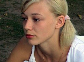 девушки тогда тоже были немного другие! Теперь таких днем с огнем не найдешь!