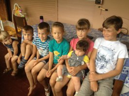 Вы забавно мне ответили. Как будто Вы не верите в то, что от имени моего никнейма пишет реальный человек.))

У меня у старшей дочери семь детей. Вот они;)