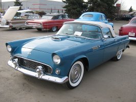 Ford Thunderbird, который, как мне кажется, очень удачно реанимировали из/в небытие. Красив, чертяка.