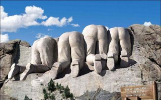 Гора Рашмор с обратной стороны.