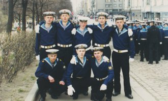 Выборг. 9 мая 1999 года. После парада.Служил в этом городе красивый город !