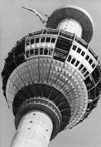 20 фото культовых достопримечательностей со всего мира в процессе их строительства