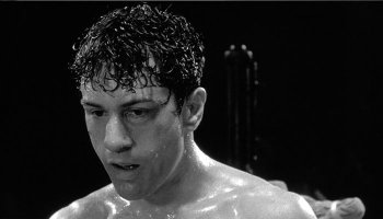 На первом фото он очень похож на Роберта Де Ниро из фильма "Бешеный бык"