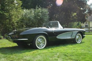 По настоящему олдскульный Chevrolet Corvette 1961 года!