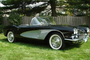 По настоящему олдскульный Chevrolet Corvette 1961 года!