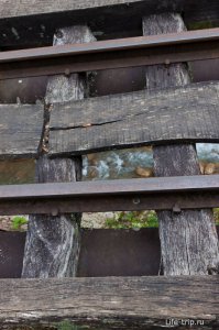 А как же дорога в Гуамском ущелье в Краснодарском крае. Может не очень страшно, но ОЧЕНЬ красиво.