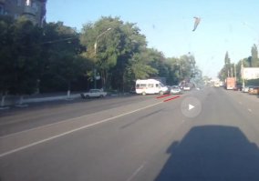 Перед столкновение Фольц ехал по своей полосе и вывернул на разделительную как только увидел что водитель на скорой пересекает дорогу.