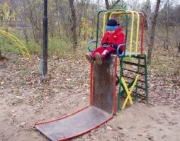 Эти 18 игровых площадок – худшие кошмары родителей