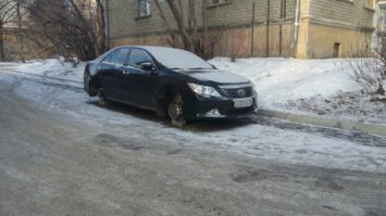 Наши парни, в темной подворотне без освещения, зимой снимают колеса за секунд 15.

Сосай автомеханеги!