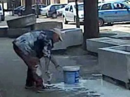 Зато у нас весело ))