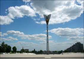 Хмм - Монумент победы Москва (141.8 м.), а где тогда Стелла Ростова-на-Дону - 72 метра.