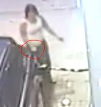 Она её специально поджигает, зажигалкой.

А вот на ютубе это видео в хорошем качестве 720p, так прекрасно всё видно.