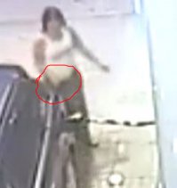 Она её специально поджигает, зажигалкой.

А вот на ютубе это видео в хорошем качестве 720p, так прекрасно всё видно.