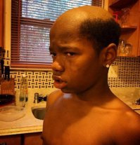 Вот пацан тоже пожертвовал свои волосы. Достоин уважения!!