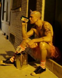 некоторые в ней выглядят не лучше, чем он