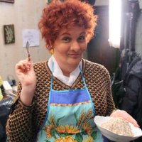 1. Про еврейскую свекровь ничего не сказано.
2. С нетерпением жду поста про тещь/мне как мужчине, это интересней/. Могу только пока сказать, что теща, это родная мать. Жены.
3. Анекдот
Идет всемирный конгресс еврейских мам. Обсуждается вопрос: с какого момента ребенок может быть самостоятельным.
После долгого обсуждения приходят к общему /промежуточному/ мнению: до окончания медицинского или юридического института эмбрион нежизнеспособен.