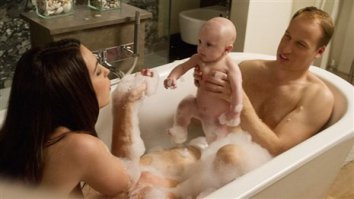 Принц Джордж и его маленькая сестра принцесса Шарлотта