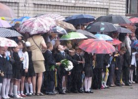 а знаете почему раньше солнце светило ярче и трава была зеленее? ПОтому что люди украшали собой этот пейзаж! Они тоже светили и цвели.
С хорошими людьми маленький пикничок на газетке, как большой праздник. А в компании мудаков и званый ужин, словно приговор.
Фотки для тех, кто ценит людей и сам человек, а еще помнит когда все были людьми: