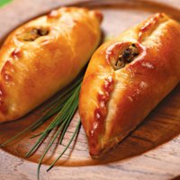 Русская пицца с мясом. Называется - расстегай.