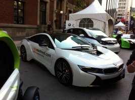 Формула 1 была вчера в Монреале, вот такие штучки BMW выставили, не знаю если это концепт или просто новье, но выглядит очень даже концептуально)