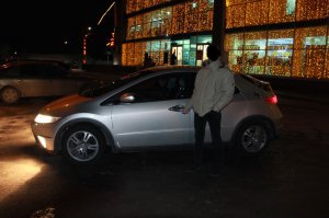 сивик 2008 года на механике ,левое зеркало не складывается(моторчик сломан) особых примет нет , только потертости бампера , и на лобовом стекле большой скол диаметром с 50коп.