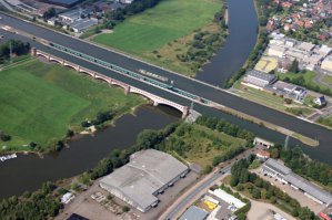 или вот:
пересечение двух водных трасс на двух уровнях