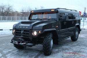 Длина: 	5700 мм
Ширина:	2300 мм
Высота:	2300 мм
Клиренс: 400 мм
от 3000000 до 6000000 рублей, в зависимости от комплектации.