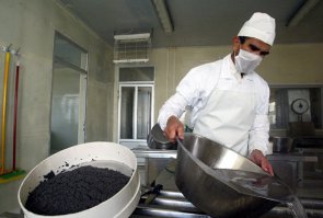 Сейчас наши читают угорают -   «ТОП10 самых жутких»… «шотландское блюдо из бараньих потрохов» - слышь ребя, мы оказывается шотландцы…
Короче фото «шотландского» национального казахского блюда под названием КУЫРДАК прилагаются.  Семга у нас не водится (арфы нет возьмите бубен» посмотрите на осетра. Это к тому, что следующий раз приезжайте к нам в Казахстан.