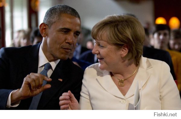 Меркель: "А у тебя правда вот такой? Большой?"

Обама: "Да нет... У меня вот такой писюн... Малюсенький..."