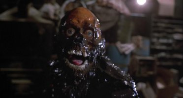 Возвращение живых мертвецов (1985)