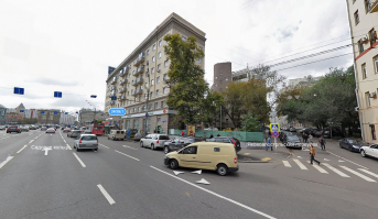 "в одной полосе движения транспортные средства располагаются друг за другом" - тогда нарушают все абсолютно. О чудо, на картинке два автомобиля в одной полосе параллельно.